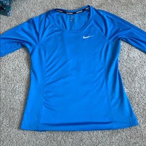 Barely worn Nike long sleeve